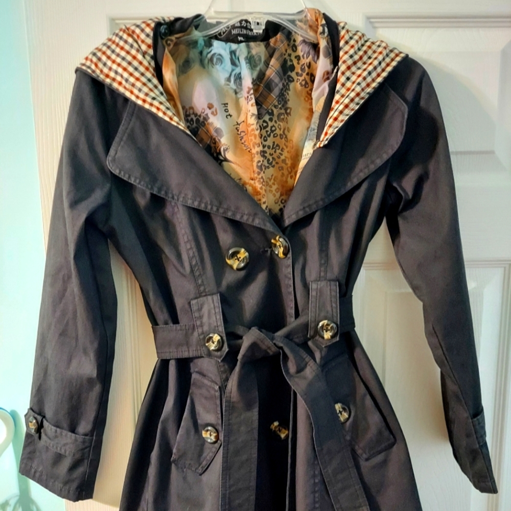 Meilin Vren.fs black trench coat w/detachable hood.